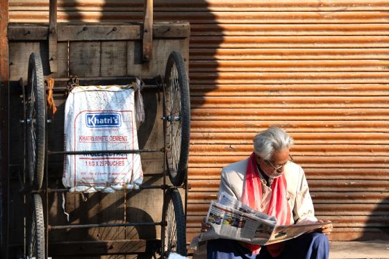 Der Zeitungsleser Indien