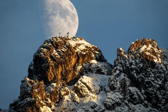Mond über den Drei Schwestern