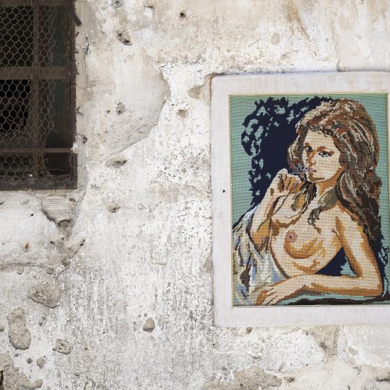 An der Hauswand