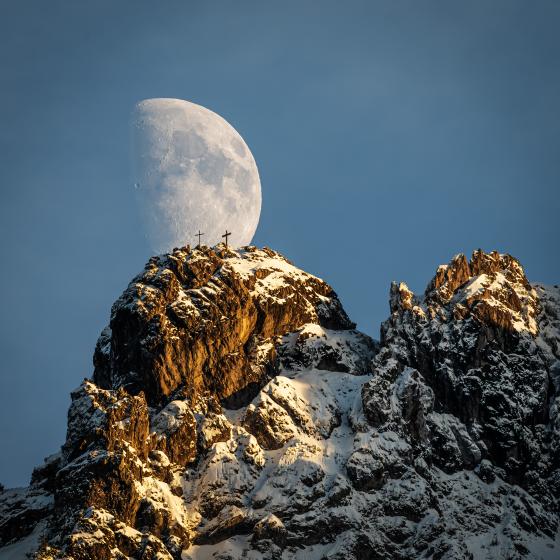 Mond über den Drei Schwestern